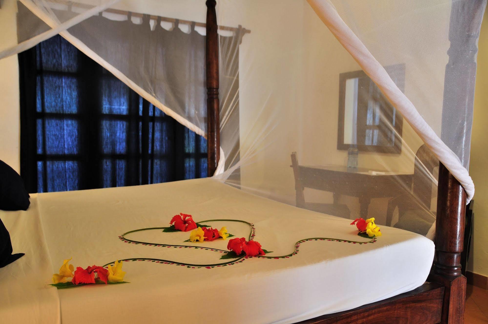 Barracuda Inn Resort Watamu Esterno foto