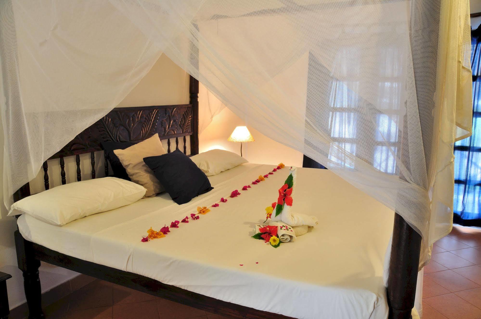 Barracuda Inn Resort Watamu Esterno foto